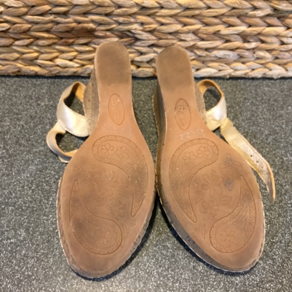 B.O.C. Cork Wedges w/ Floral Detail - Picture 14 of 14